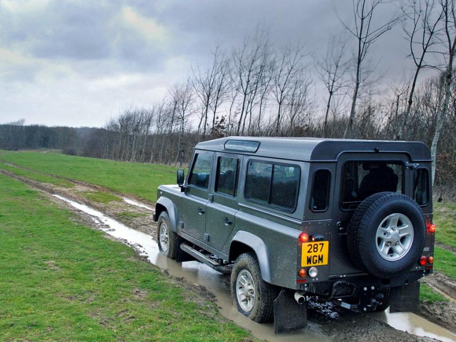 Land Rover Defender 110 Station Wagon 2007 года  (UK) (фото 2 из 21)